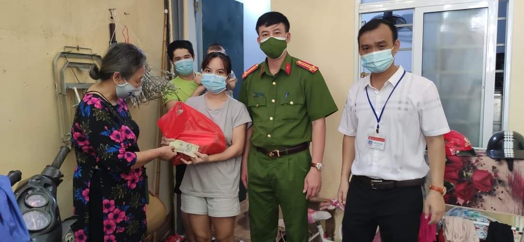 nhom-thien-nguyen-ong-cha4-1629635137-1629648287.jpg