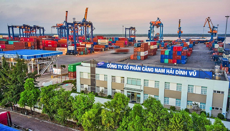 8a-sau-cau-truc-panamax-sts-sap-toi-se-duoc-trang-bi-cho-cang-nam-dinh-vu-va-nam-hai-dinh-vu-tp-hai-phong-1643017247-1643032509.jpg