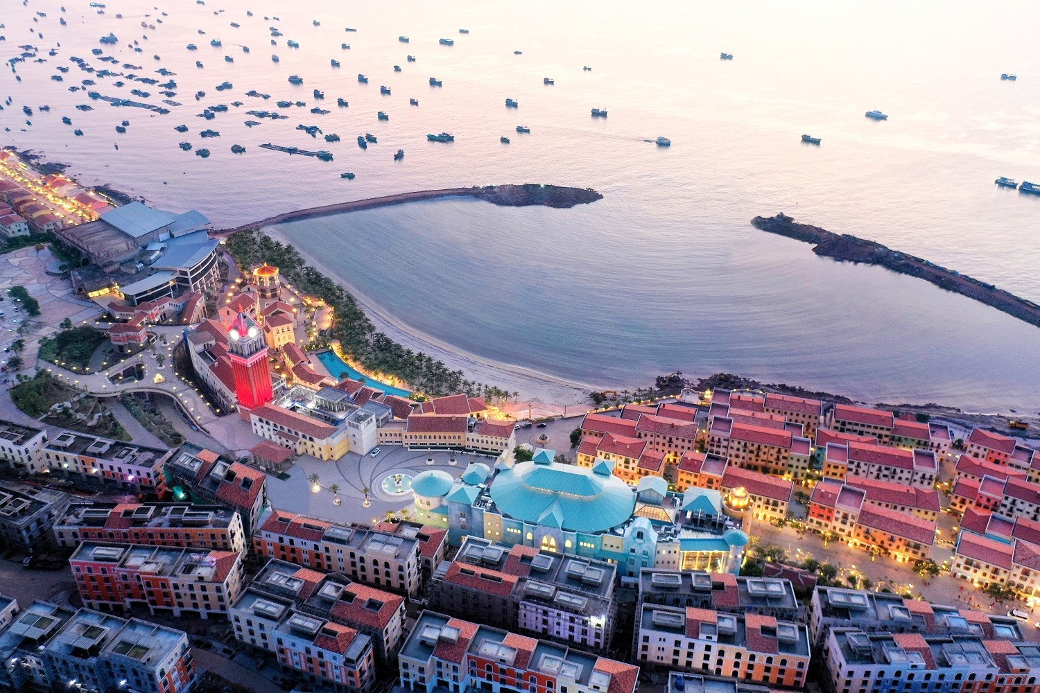 4-thi-tran-dia-trung-hai-do-sun-group-kien-tao-tai-nam-phu-quoc-3-1648105248-1648908430.jpg