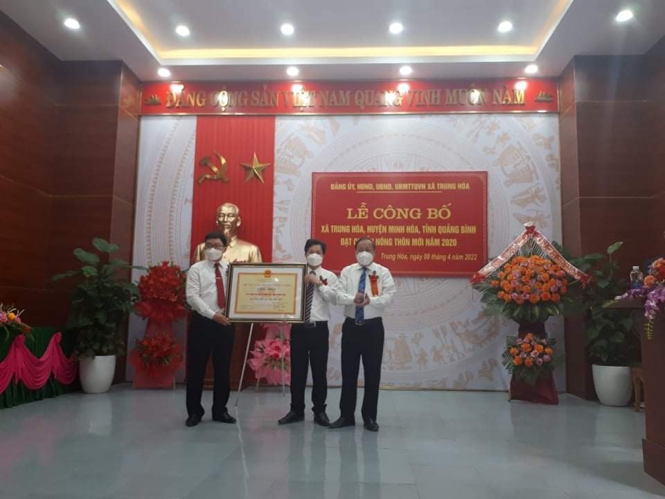 trao-bang-cong-nhan-1649403509.jpg