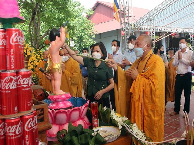 dcac-dai-bieu-thuc-hien-nghi-thuc-tam-phat-1651725202-1651739848.jpg