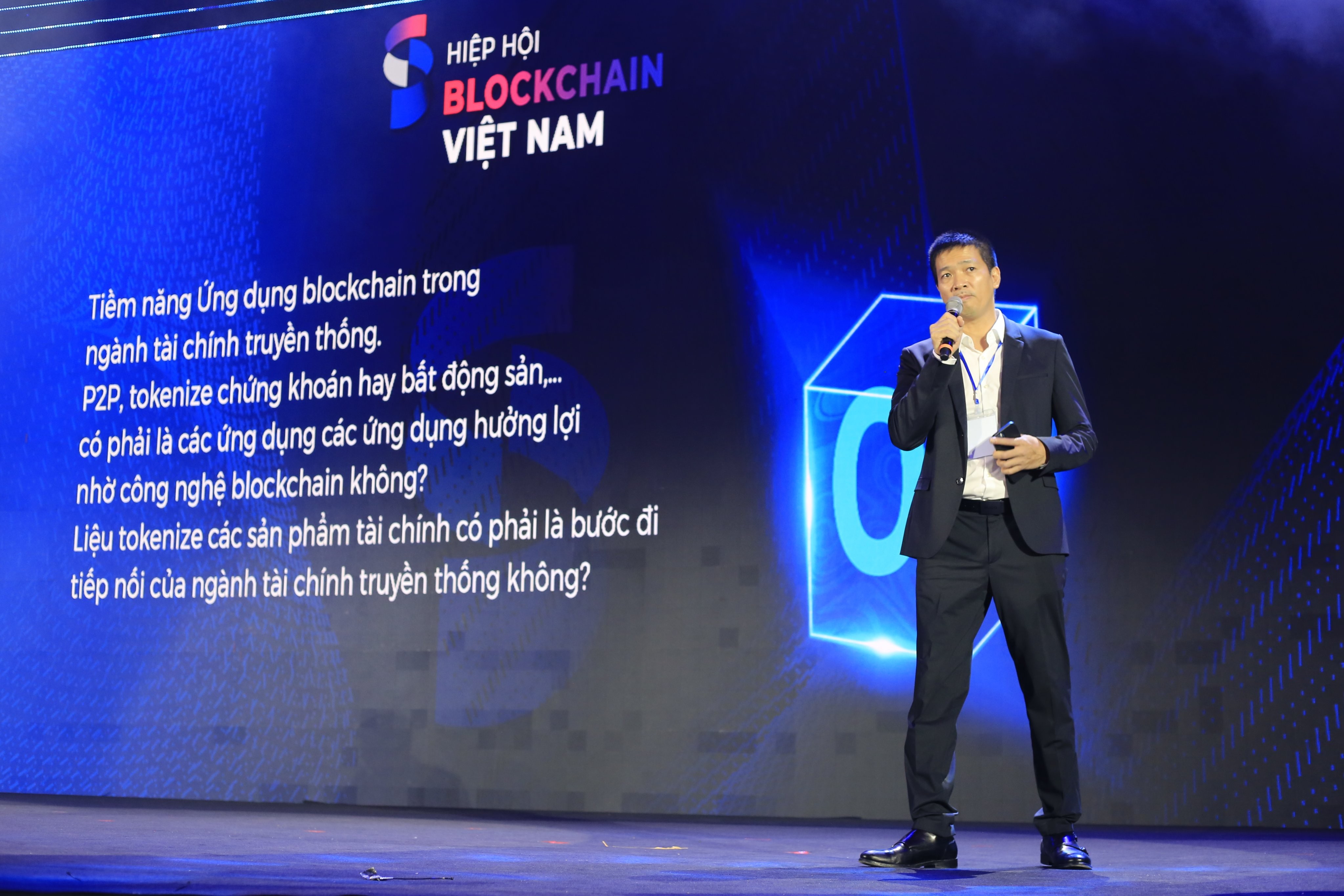 2chuyen-gia-chia-se-ve-tiem-nang-ung-dung-blockchain-trong-nganh-tai-chinh-truyen-thong-1652881330.jpg