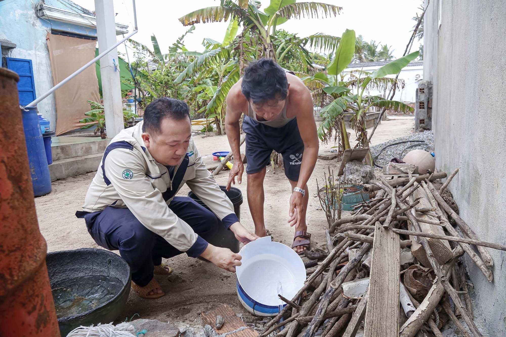 6a-sau-bao-duong-nguon-nuoc-duoc-dua-den-cac-gia-dinh-su-dung-1653901907-1653967831.jpg
