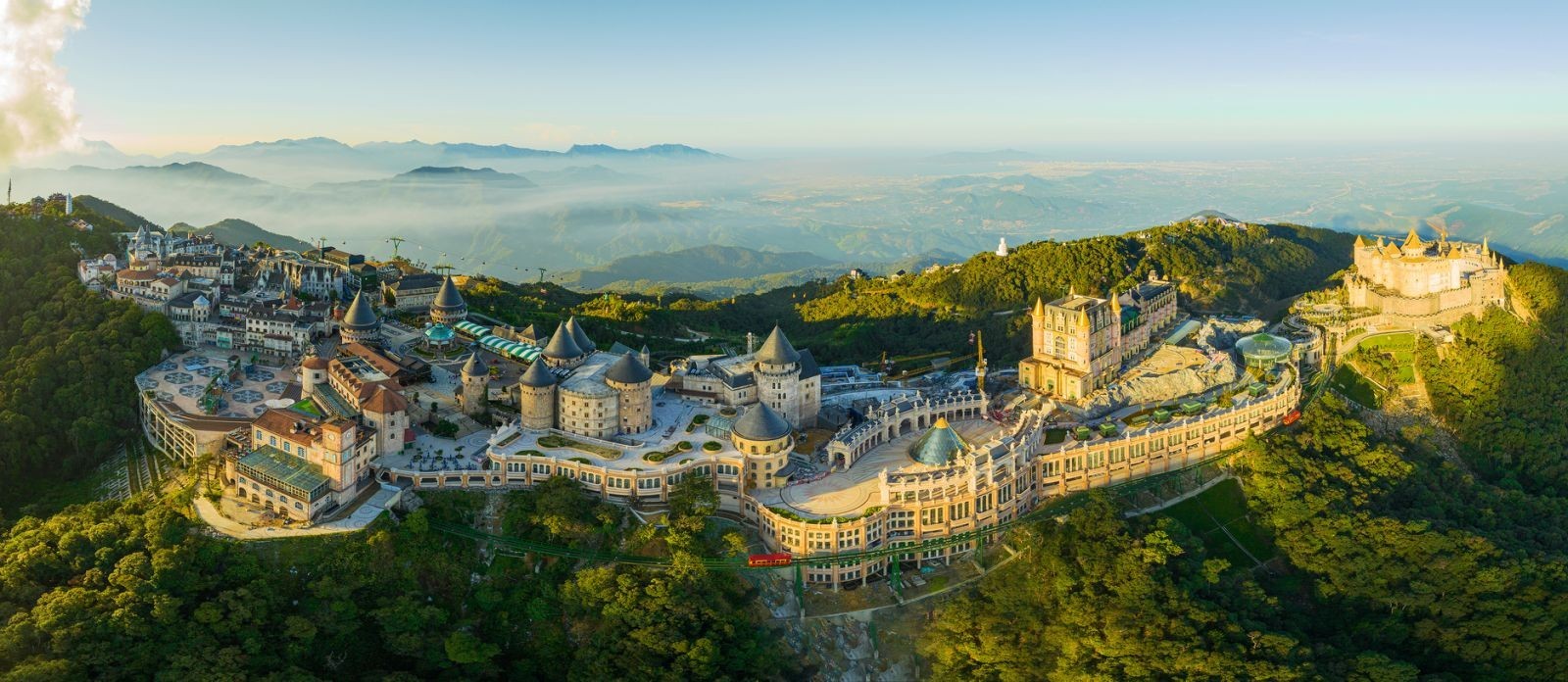 toan-canh-sun-world-ba-na-hills-2-1665387356-1665390454.jpg