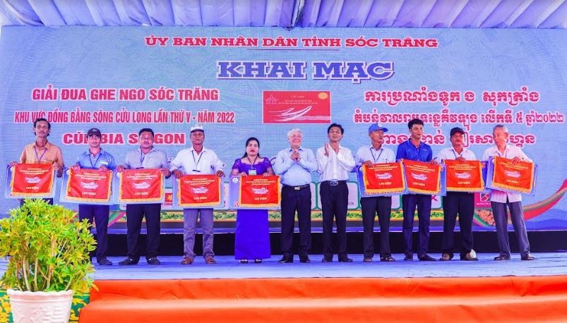 giai-dua-ghe-soc-trang-2-1667829435-1667876140.jpg