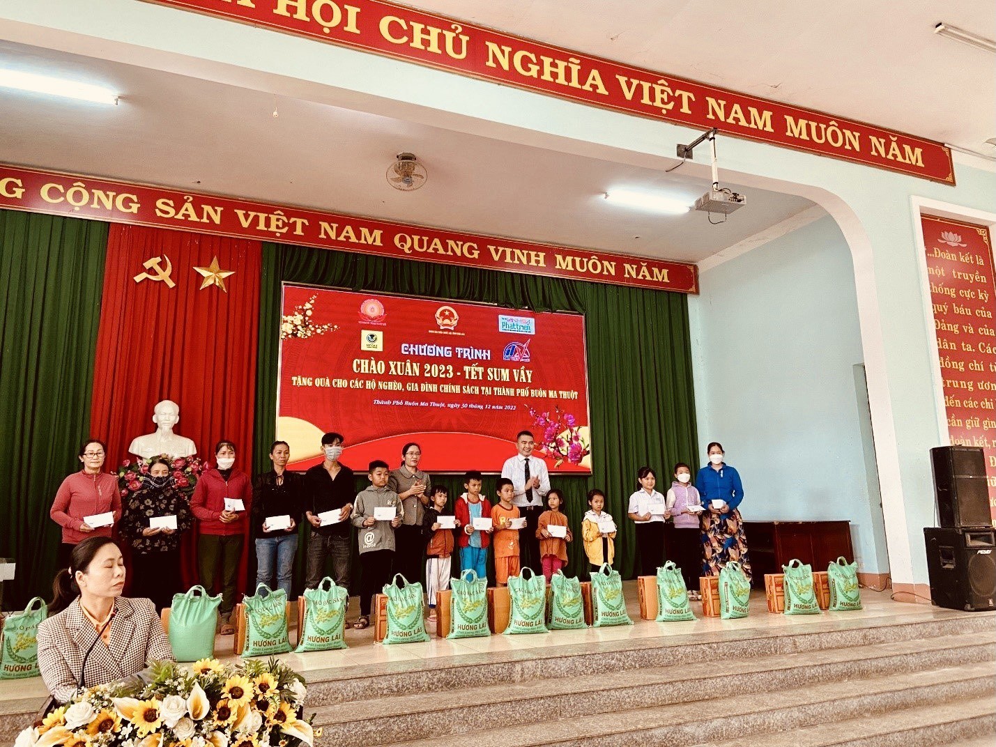 tet-sum-vay-4-1672472493-1672794782.jpg