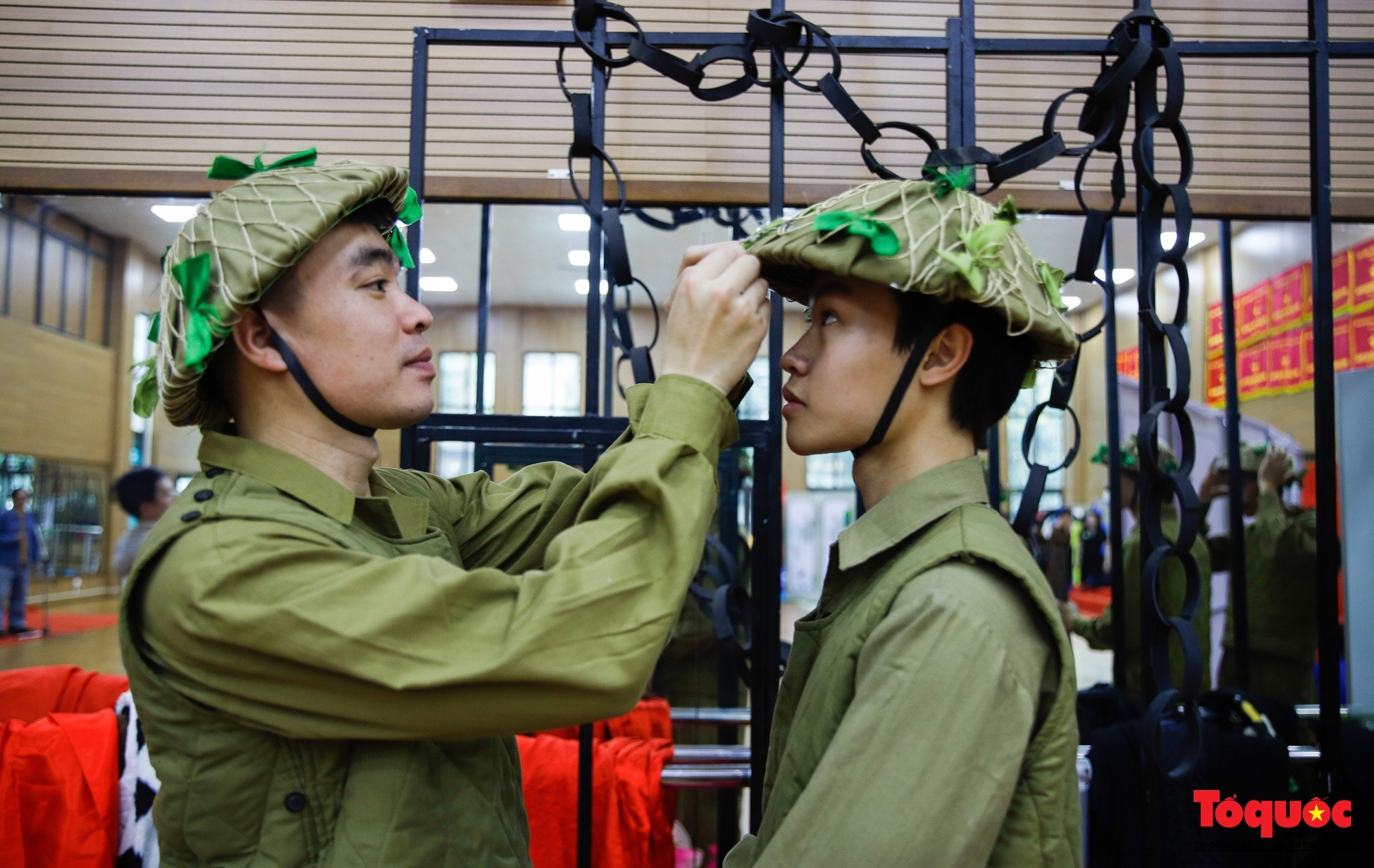 e-si-hang-say-luyen-tap-cho-dem-nghe-thuat-dac-biet-ky-niem-80-nam-ra-doi-de-cuong-ve-van-hoa-viet-nam-18-1677136057765611850490-1677143097454-16771430975481216817368-1677169037.jpg