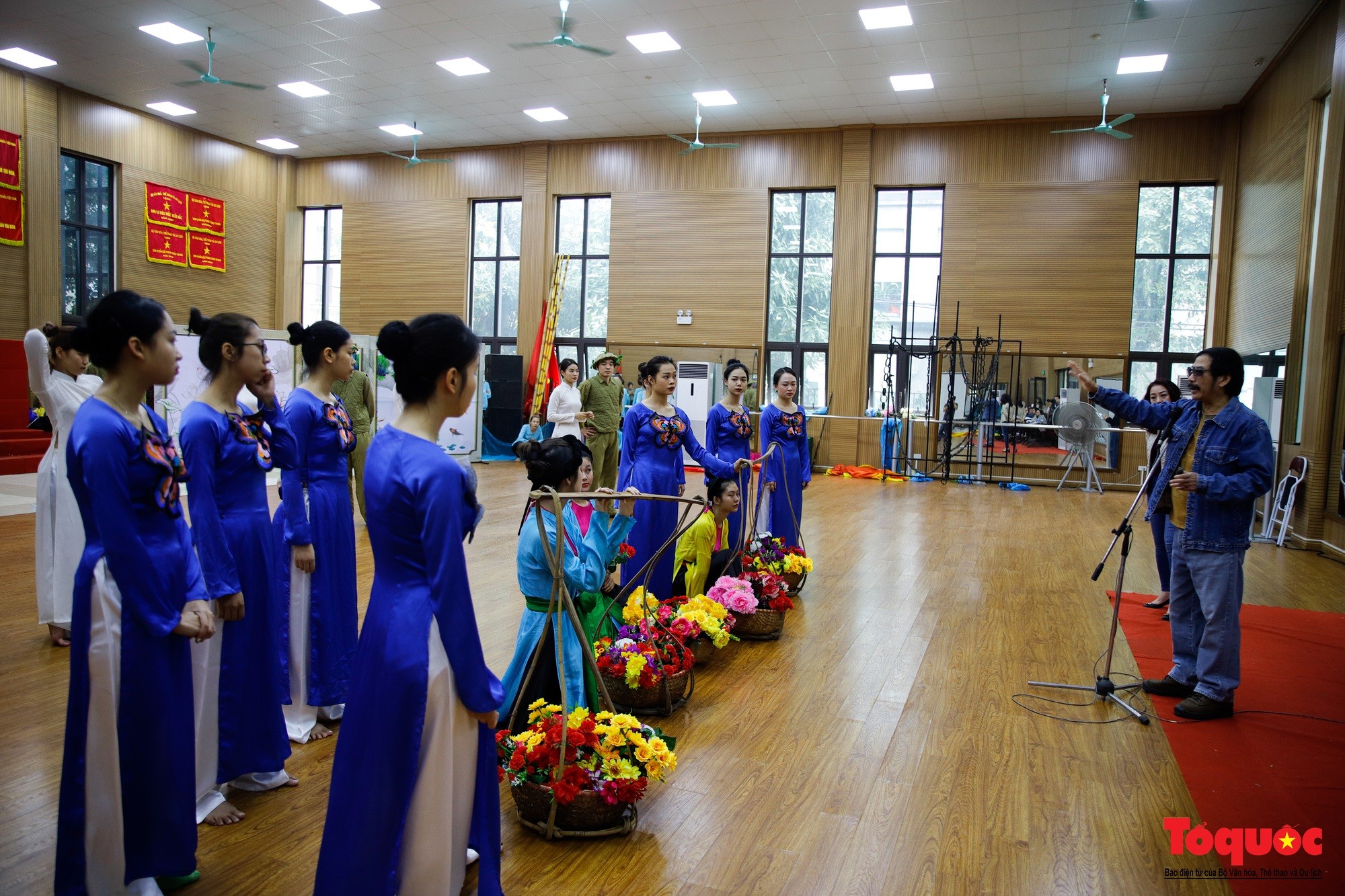 he-si-hang-say-luyen-tap-cho-dem-nghe-thuat-dac-biet-ky-niem-80-nam-ra-doi-de-cuong-ve-van-hoa-viet-nam-2-1677136057324831620759-1677143095432-16771430954981539505877-1677169002.jpg