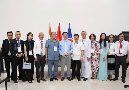 hoa-hau-huynh-le-truc-uyen-2-1691403220-1691458258.png