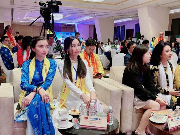 hoa-hau-huynh-le-truc-uyen-3-1691403220-1691458278.png