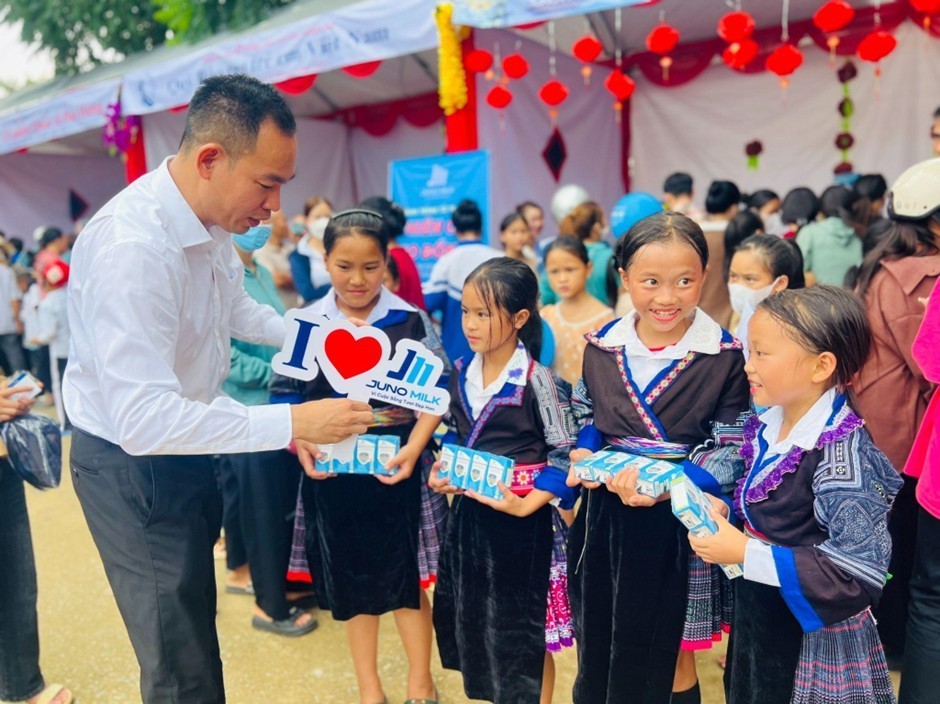 juno-milk-cung-nha-phan-phoi-anh-tu-3-1696051584-1696236552.jpg