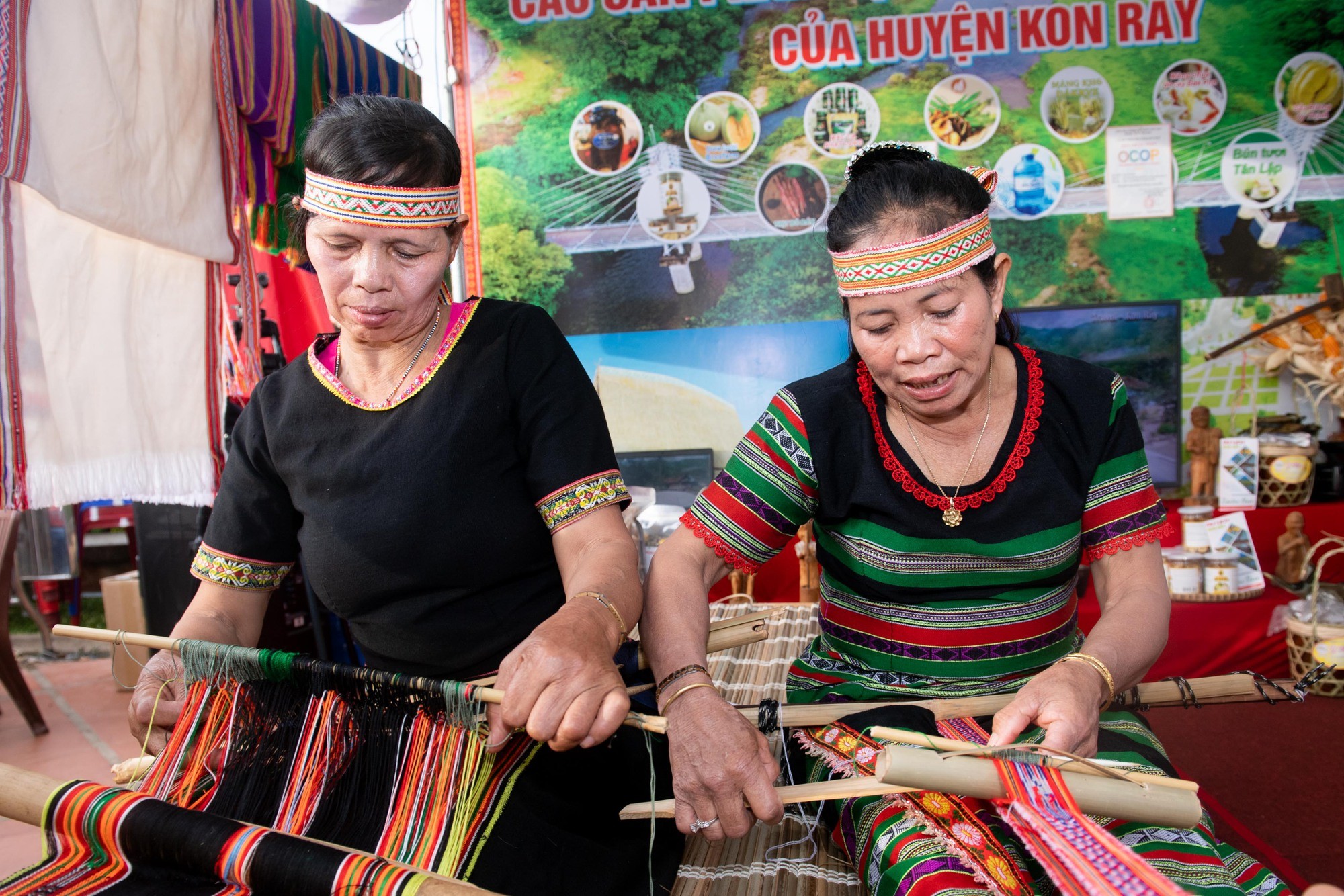 0112trung-bay-gioi-thieu-2-1701416845556-1701416845772444829496-1701479746.jpg