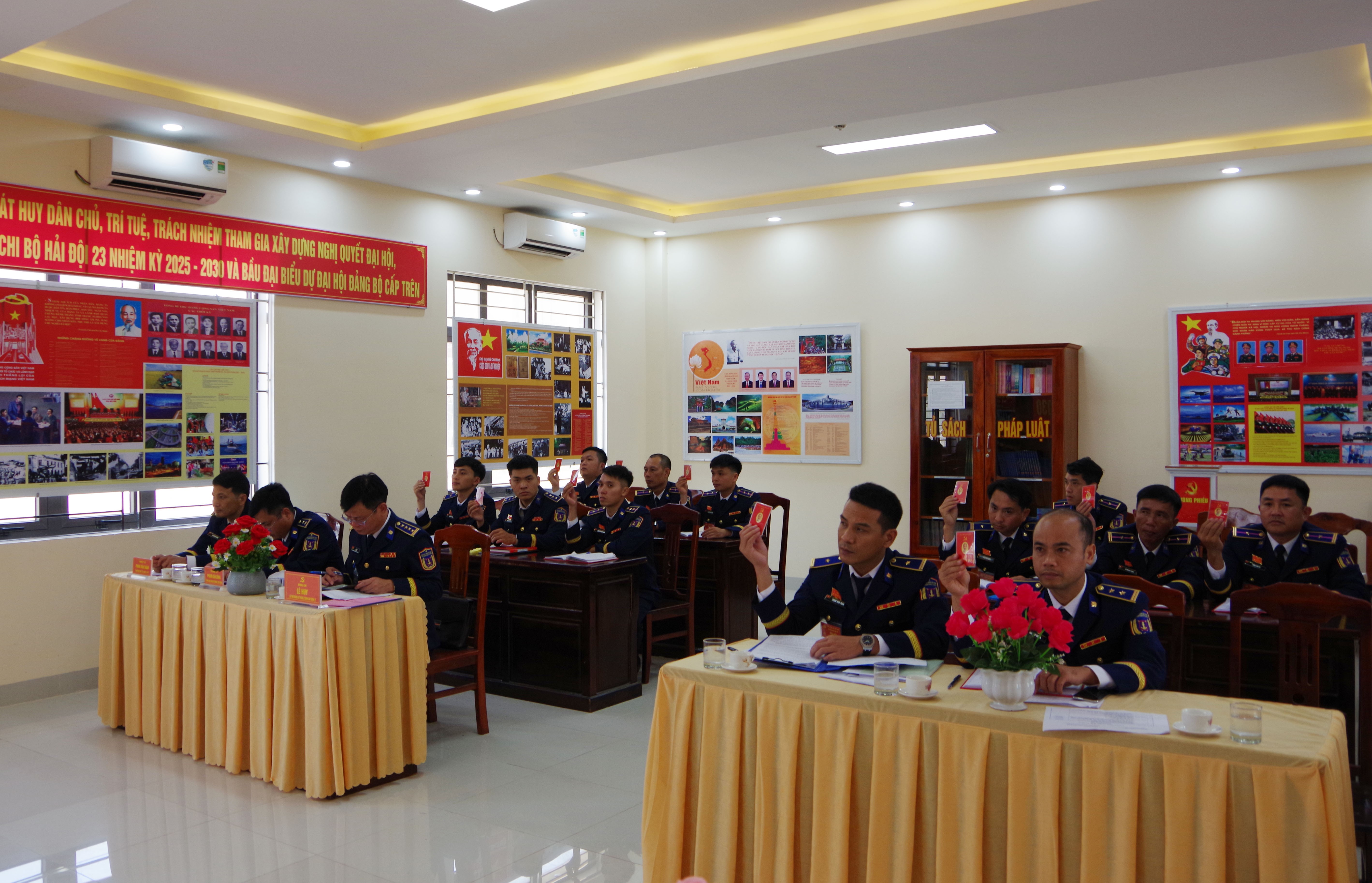 dai-hoi-bieu-quyet-thong-qua-de-an-nhan-su-bau-bch-chi-bo-1746710811.JPG