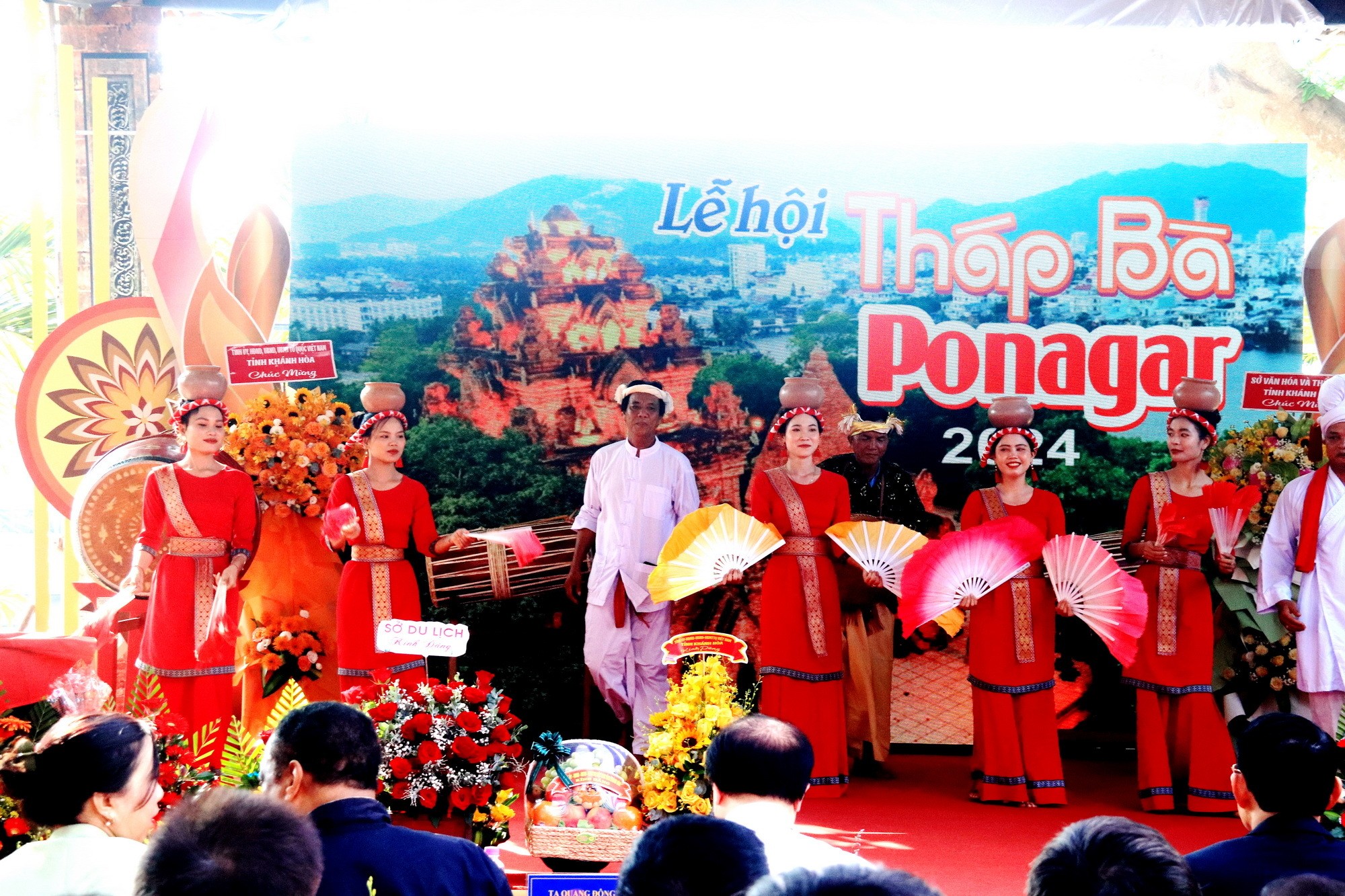 le-hoi-thap-ba-1752206645.JPG