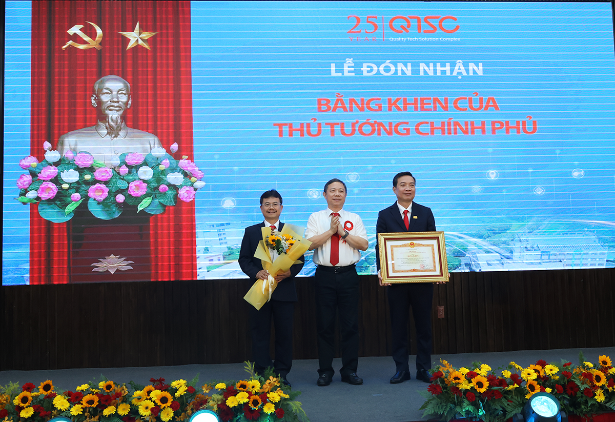truong-ban-tuyen-giao-duong-anh-duc-trao-bang-khen-ttcp-1773727069.png