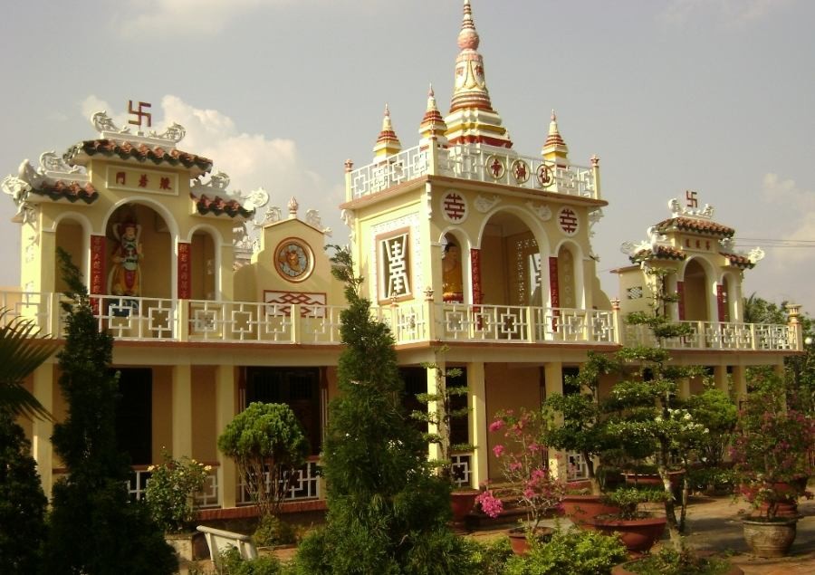 nhung-ngoi-chua-vinh-long-linh-thieng-tua-chon-bong-lai-tien-canh-4-1662181741-1784360507.jpg