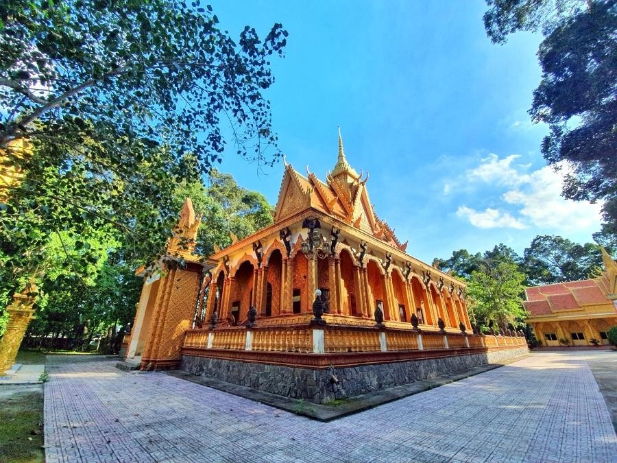 nhung-ngoi-chua-vinh-long-linh-thieng-tua-chon-bong-lai-tien-canh-5-1662181742-1784360521.jpg