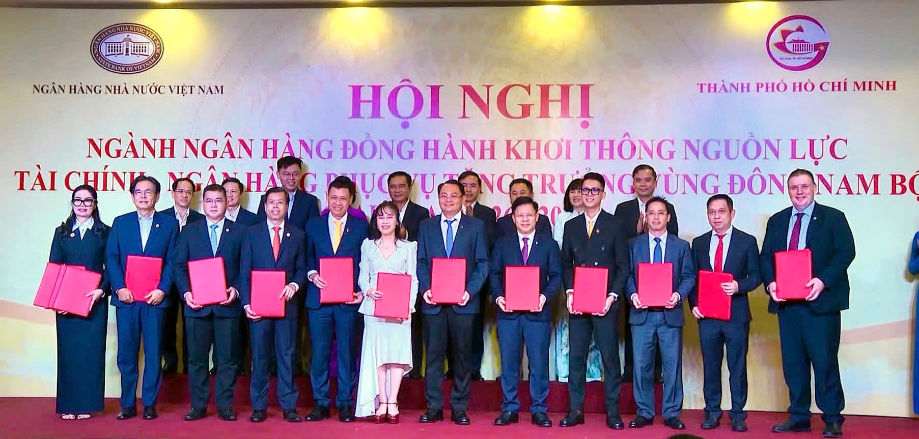 nganhang-3-1792828712.jpg
