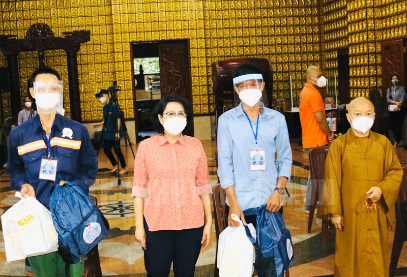 18-09-2021-23-tinh-nguyen-vien-cac-ton-giao-tham-gia-ho-tro-tuyen-dau-chong-dich-551083be-details-1632021772.jpg