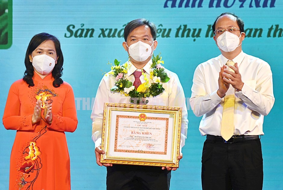 10-12-2021-tphcm-tuyen-duong-20-guong-nong-dan-tieu-bieu-nam-2021-4cf1230f-details-1639149324.jpg