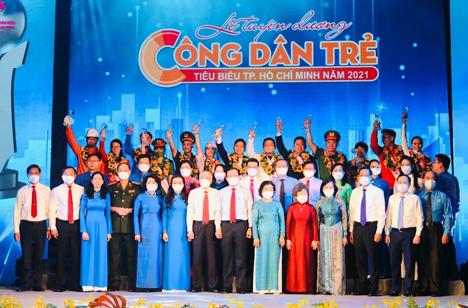 01-01-2022-tphcm-tuyen-duong-nhung-hat-giong-quy-nhung-bong-hoa-dep-trong-vuon-hoa-the-he-tre-tp-cb9f34de-details-1641087303.jpg