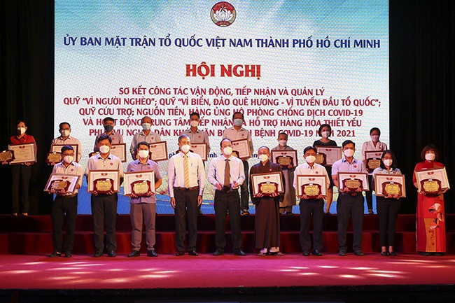 ong-nguyen-ho-hai-tang-bang-khen-1648544447.jpg
