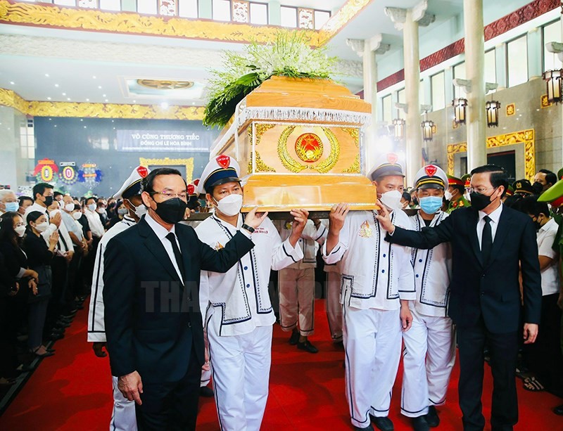02-04-2022-tien-biet-dong-chi-le-hoa-binh-mot-can-bo-tan-tuy-voi-cong-viec-khiem-nhuong-dam-xa-than-e48bbbfe-details-1648880141.jpg