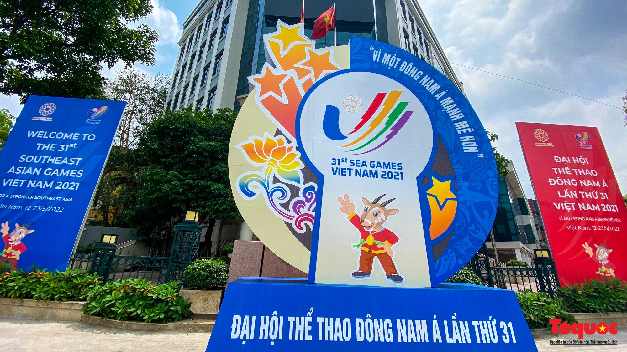 ha-noi-duong-pho-trang-hoang-ruc-ro-chao-don-sea-games-310654-1650967901.jpg