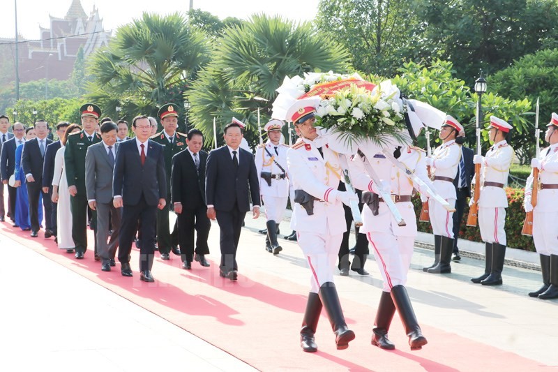 26-05-2022-bi-thu-thanh-uy-tphcm-nguyen-van-nen-tuong-niem-cac-chien-si-vo-danh-lao-55786fc8-details-1-1653537778.jpg