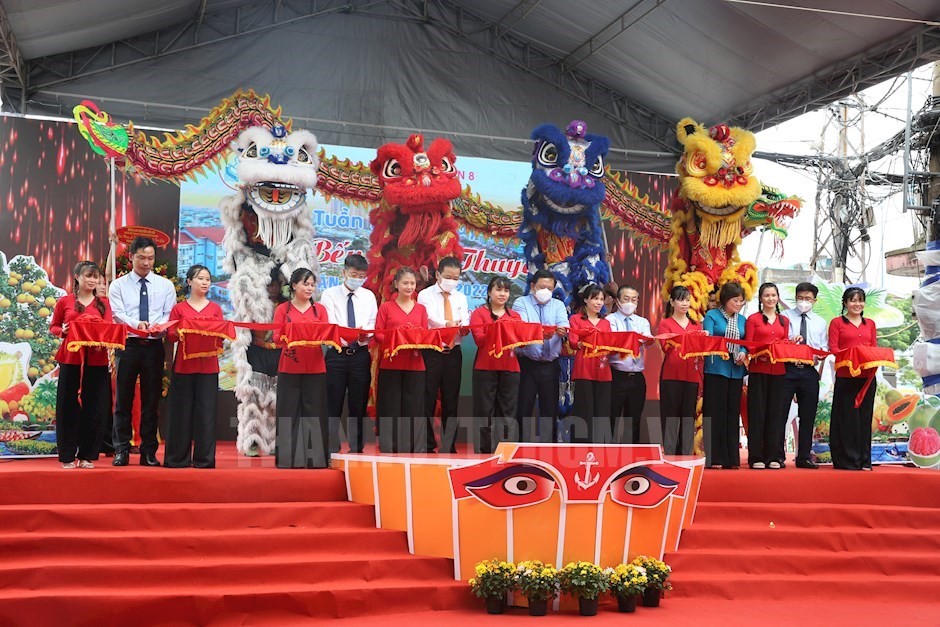 28-05-2022-khai-mac-tuan-le-trai-cay-tren-ben-duoi-thuyen-lan-thu-1-nam-2022-f7d326e7-details-1653749893.jpg