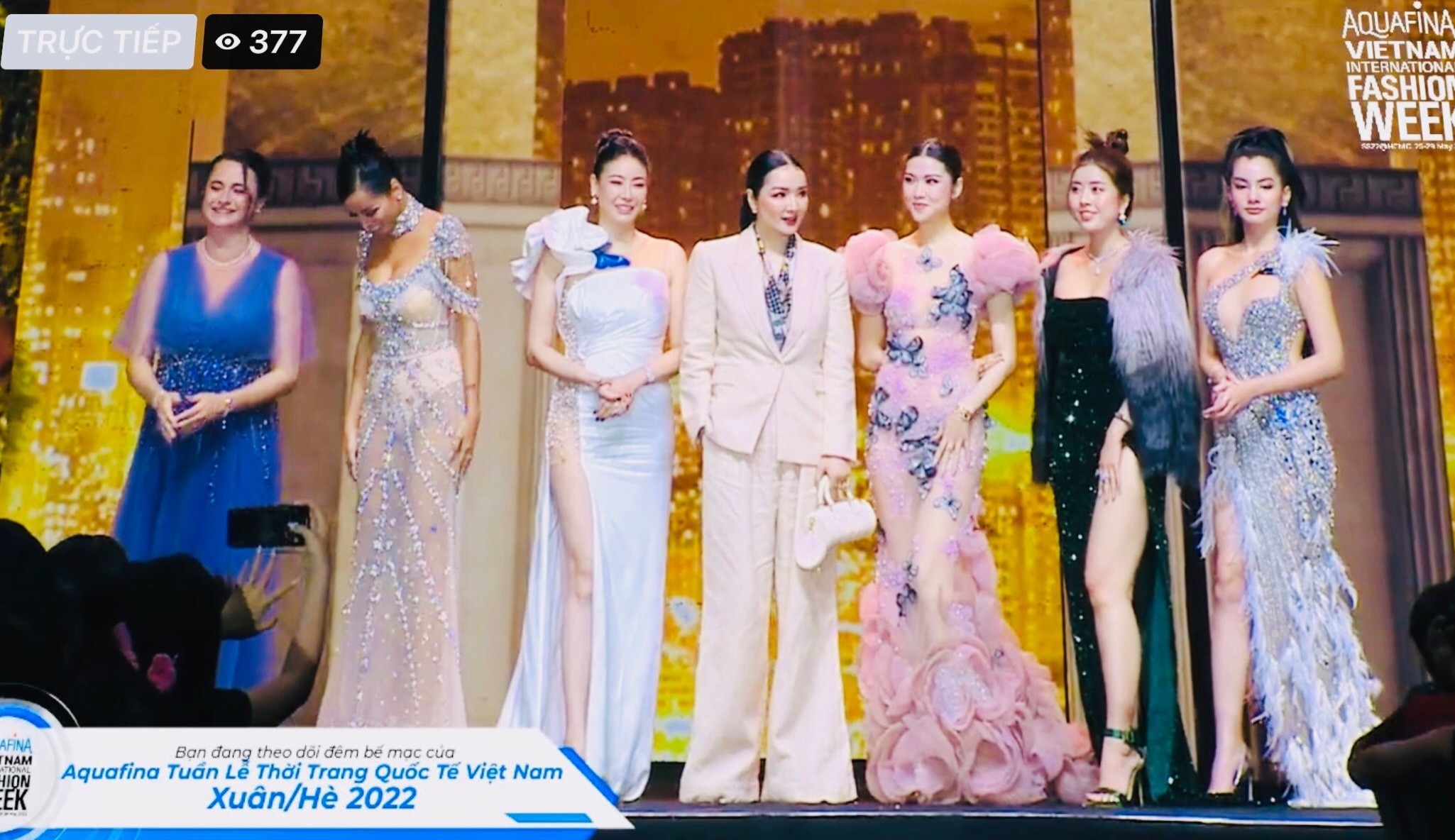 Hoa Hậu Nhân ái Hà Huỳnh Ngọc Phương Thảo Nổi Bật Tỏa Sáng Tại Vietnam International Fashion