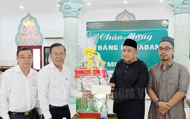 07-07-2022-ban-dan-van-thanh-uy-tphcm-tham-chuc-mung-cong-dongdetails-1657247248.jpg
