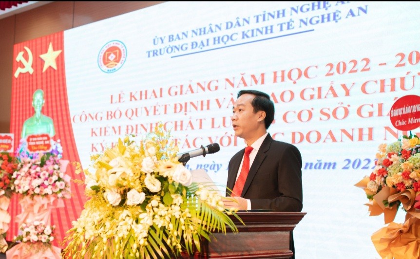 2-ts-nguyen-ngoc-hieu-doc-dien-van-giai-giang-1665737443.jpg