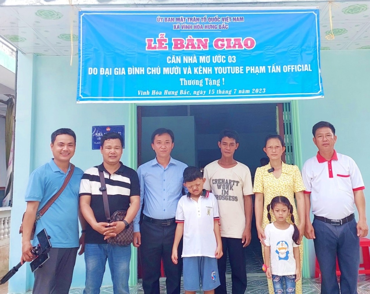 1-kien-giang-trao-nha-mo-uoc-1690185366-1690192612.jpg