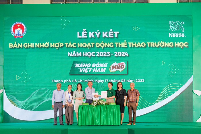 hinh-anh-bat-buoc-co-trong-bai-cong-ty-nestle-viet-nam-nhan-hang-nestle-milo-va-so-giao-duc-va-dao-tao-tphcm-ky-ket-thoa-thuan-hop-tac-cho-nam-hoc-2023-2024-1436-1692753590.jpg
