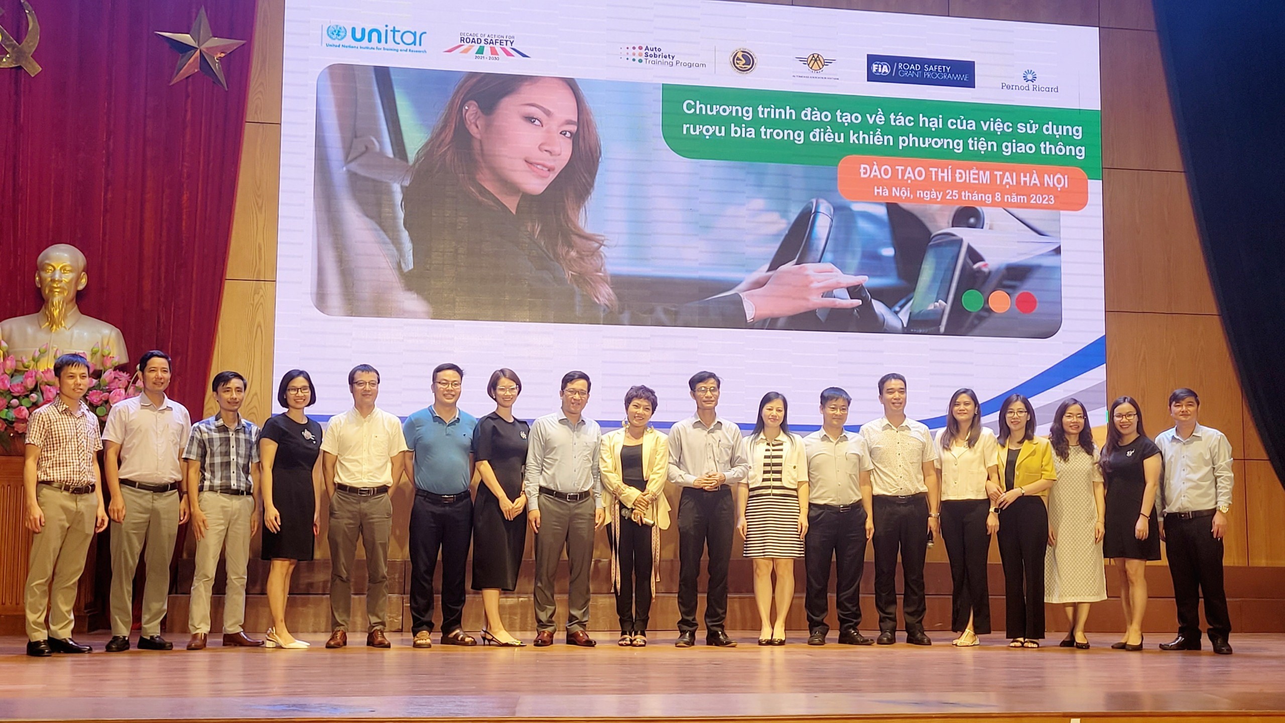 b1-cac-hoc-vien-chup-anh-luu-niem-1692965313-1692972306.jpg