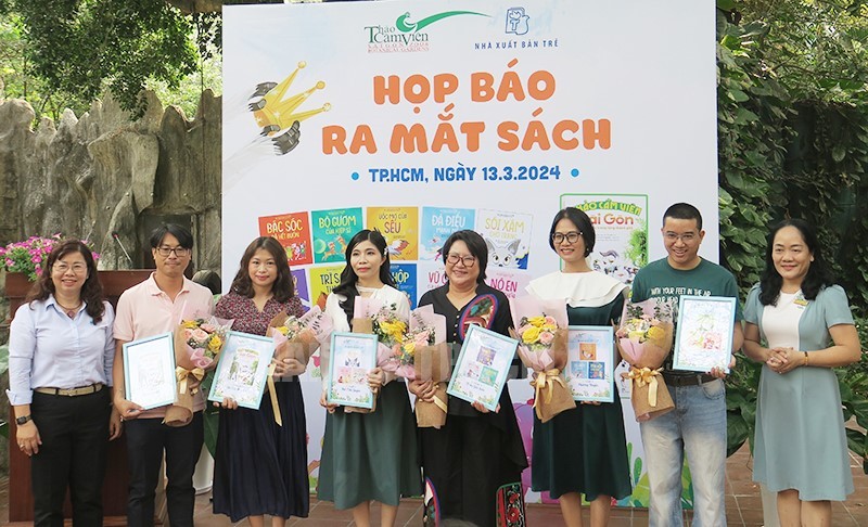 13-03-2024-ra-mat-hai-bo-sach-thao-cam-vien-sai-gon-kho-bau-trong-long-thanh-pho-va-thien-nhien-ky-thu-d45ade1a-details-1710333692.jpg