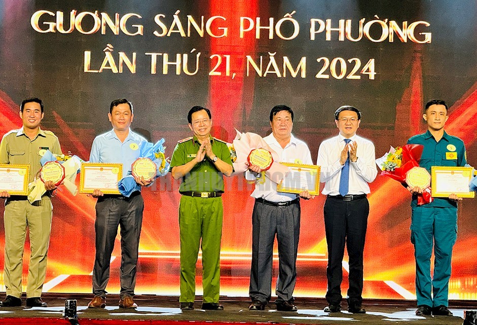 19-08-2024-19-tap-the-ca-nhan-duoc-tuyen-duong-guong-sang-pho-phuong-lan-thu-21-nam-2024-5a2e5438-details-1724052074.jpg