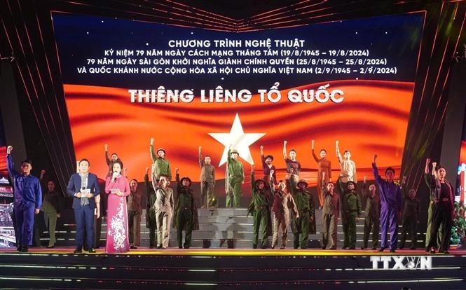 vna-potal-chuong-trinh-nghe-thuat-thieng-lieng-to-quoc-tai-thanh-pho-ho-chi-minh-7570136-4040-1725429702.jpg