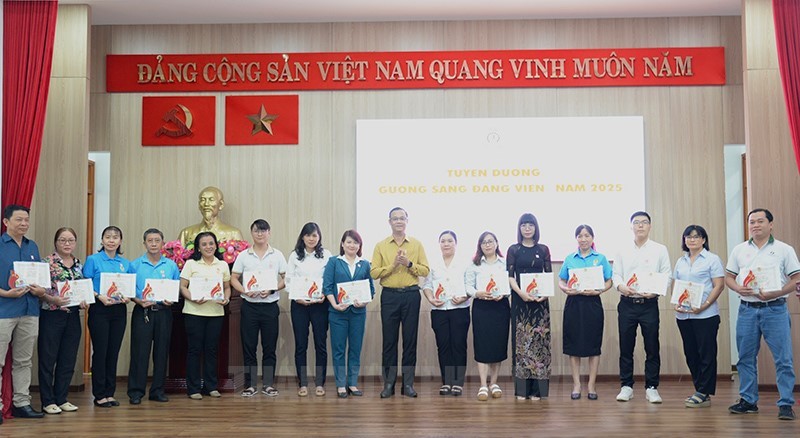 14-02-2025-khong-ngung-ren-luyen-phan-dau-xung-dang-la-dang-vien-dang-cong-san-viet-nam-a703373a-details-1739525911.jpg