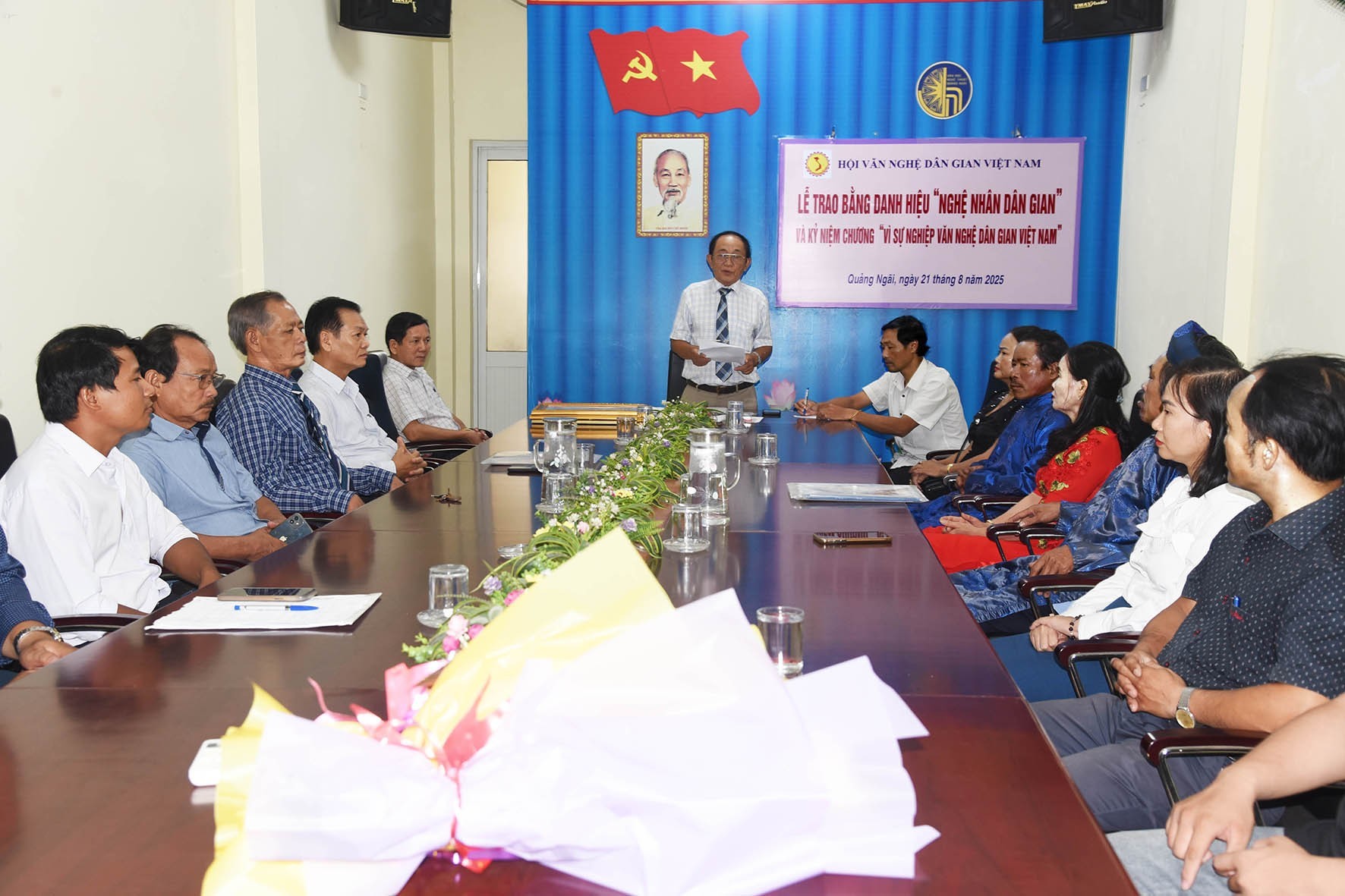 2atien-si-nguyen-dang-vu-uv-bch-hoi-van-nghe-dan-gian-vn-phu-trach-kv-mien-trung-phat-bieu-tai-buoi-le-1755755809-1755767691.jpg