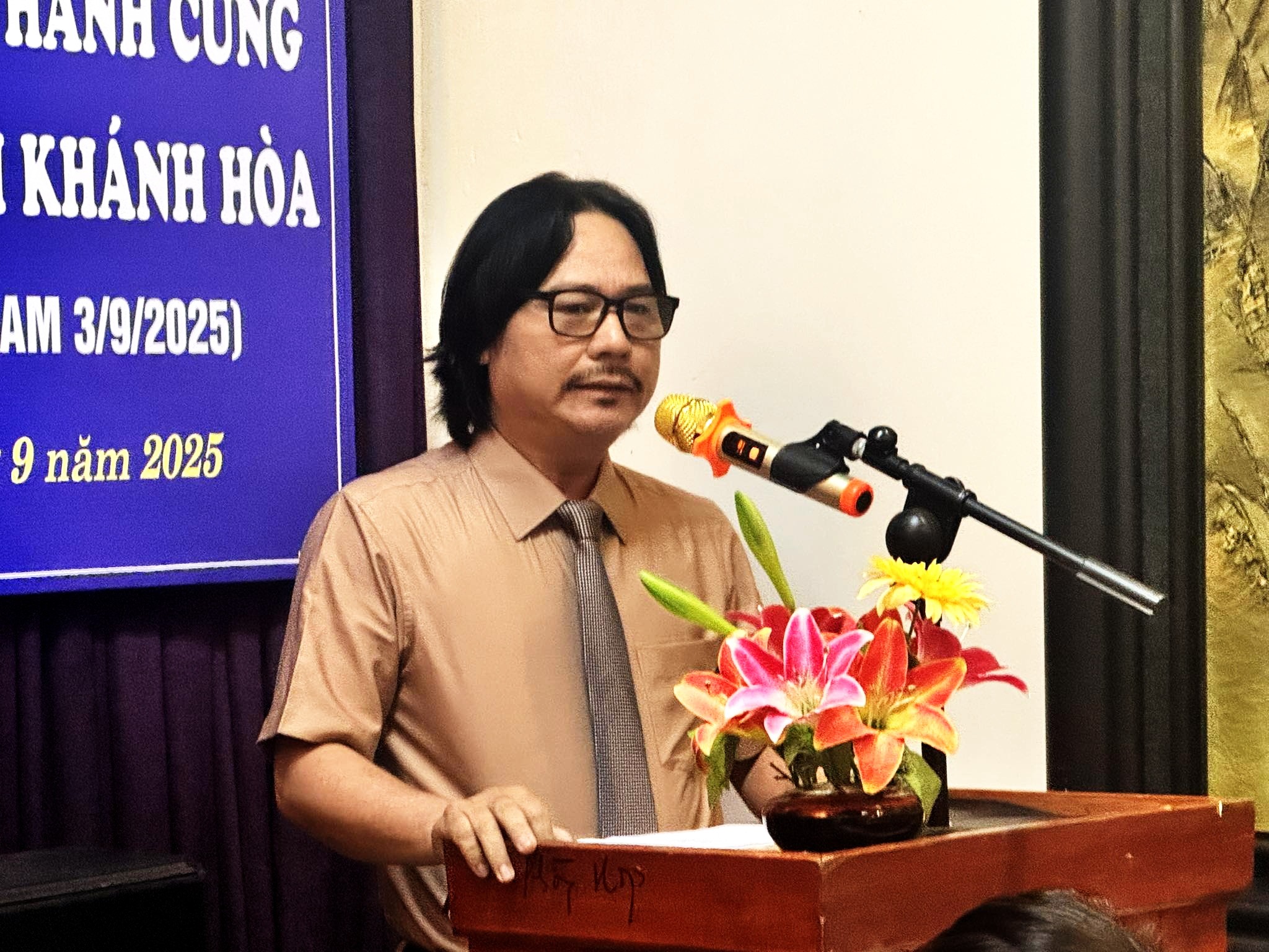 hoa-si-tran-ha-chu-tich-hoi-phat-bieu-chi-dao-1756870862.jpg