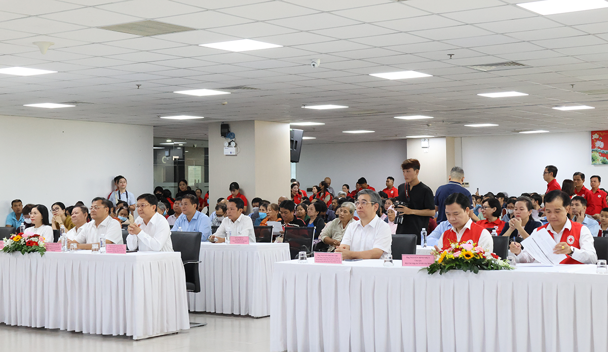 dai-bieu-tham-du-chuong-trinh-1792572150.png