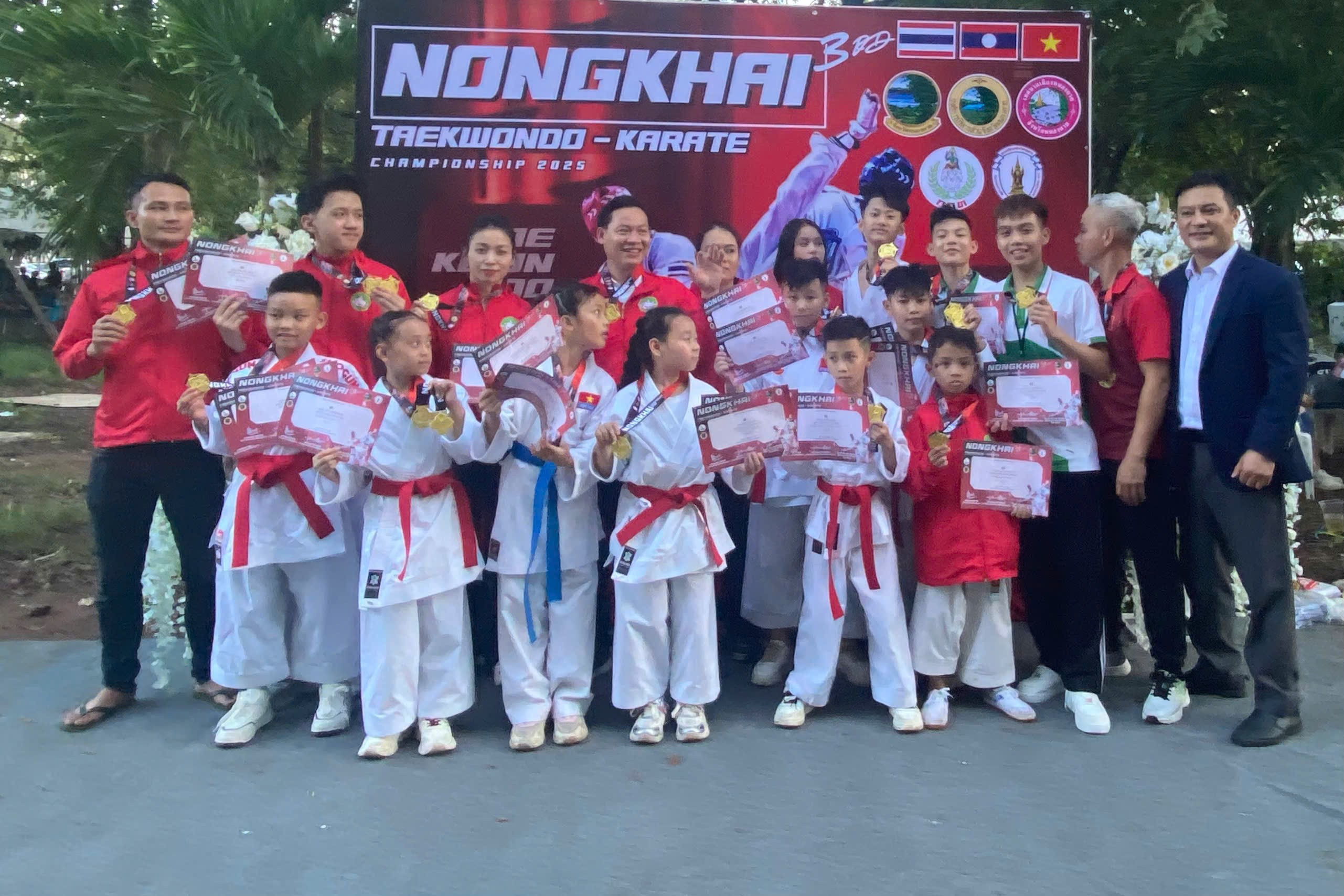 doi-tuyen-lien-doan-karate-tinh-nghe-an-xuat-sac-danh-7-hcv-10-hcb-va-4-hcd-tai-giai-dau-1762833446.jpg