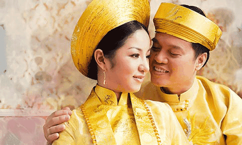 Showbiz Việt: Đã khoe “lố” còn “tố” với báo chí làm gì?