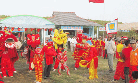 Lễ hội Nghinh Ông tại cồn Bửng
