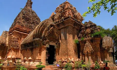 Bí ẩn tháp Bà Ponagar