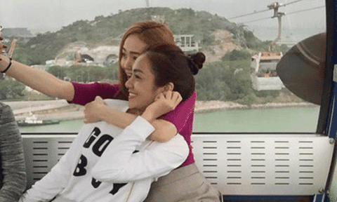  Minh Hằng thân thiết cùng bạn gái của em trai