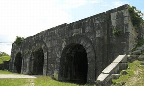 Di tích Thành Nhà Hồ