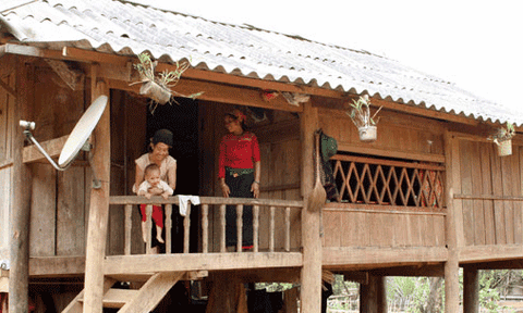 Kon Tum: Đồng bào dân tộc thiểu số đón Tết trong ngôi nhà mới